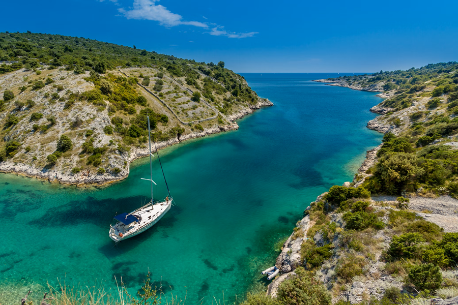 BALCÃS: ENTRE O VERDE DOS LAGOS E O AZUL DO ADRIÁTICO